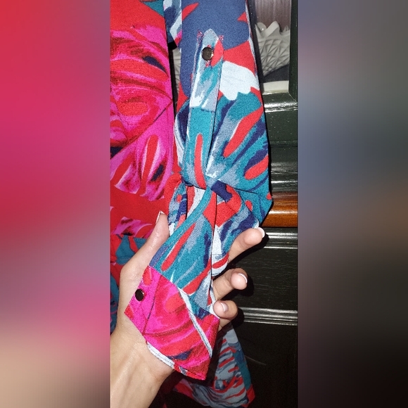 Multi-colored Jennifer López Summer Romper ~ Petite Size 2 - Picture 7 of 7